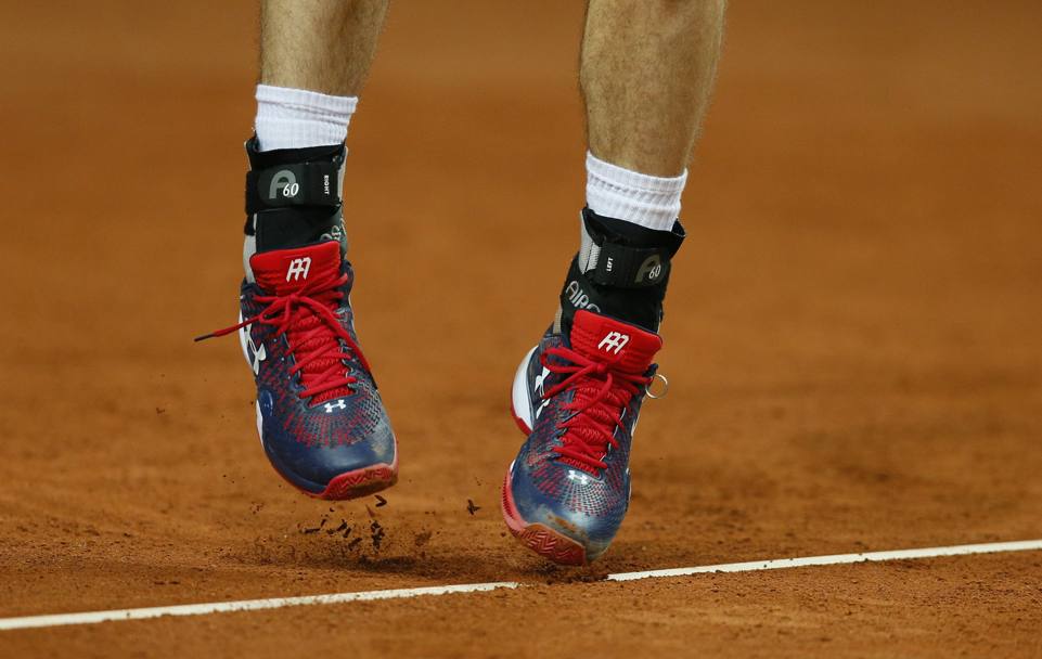 La fede nuziale di Andy Murray applicata alla scarpa sinistra durante l&#39;allenamento per la finale di Coppa Davis tra il Belgio e la Gran Bretagna (Action Images)